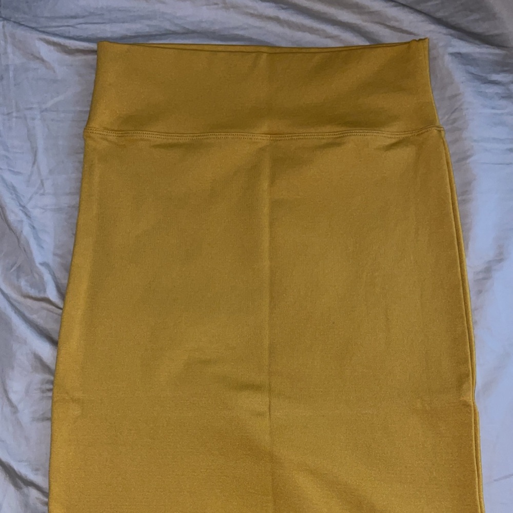 Yellow pencil skirt